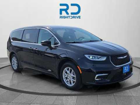 Black 2024 Chrysler Pacifica Touring L for sale in Muncie, IN