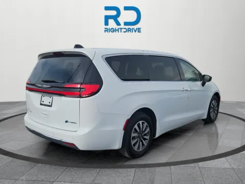 Another view of 2024 Chrysler Pacifica Hybrid Select for sale in Muncie, IN at RightDrive Muncie