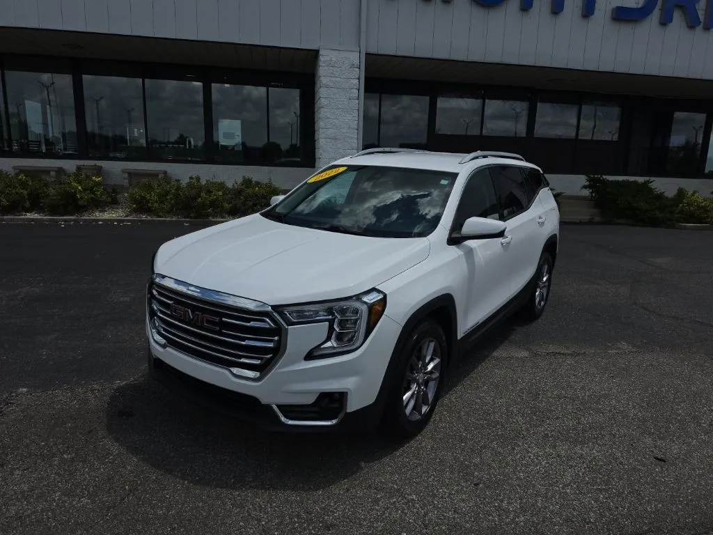 White 2022 GMC Terrain SLT for sale in Muncie, IN
