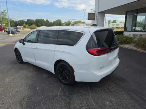 More photos of 2025 Chrysler Pacifica Select at RightDrive Muncie, IN