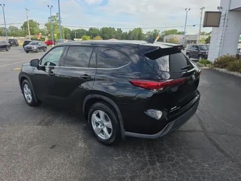 More photos of 2020 Toyota Highlander LE at RightDrive Muncie, IN