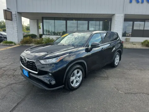 Another view of 2020 Toyota Highlander LE for sale in Muncie, IN at RightDrive Muncie