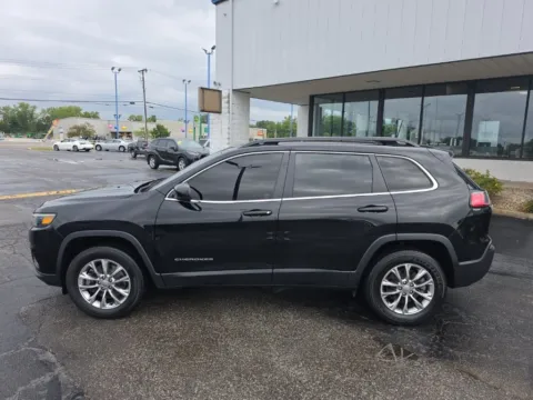 More photos of 2022 Jeep Cherokee Latitude Lux at RightDrive Muncie, IN