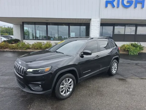 Another view of 2022 Jeep Cherokee Latitude Lux for sale in Muncie, IN at RightDrive Muncie