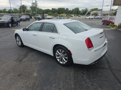 More photos of 2019 Chrysler 300 Limited at RightDrive Muncie, IN