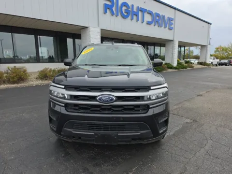 Photos of 2022 Ford Expedition XLT for sale in Muncie, IN at RightDrive Muncie