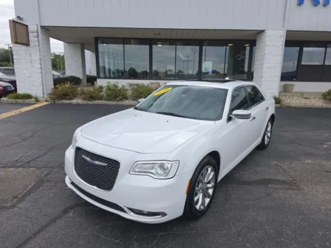 White 2019 Chrysler 300 Limited for sale in Muncie, IN