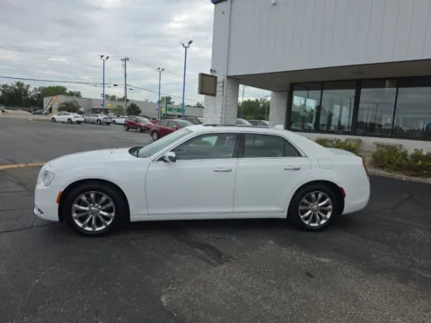 More photos of 2019 Chrysler 300 Limited at RightDrive Muncie, IN