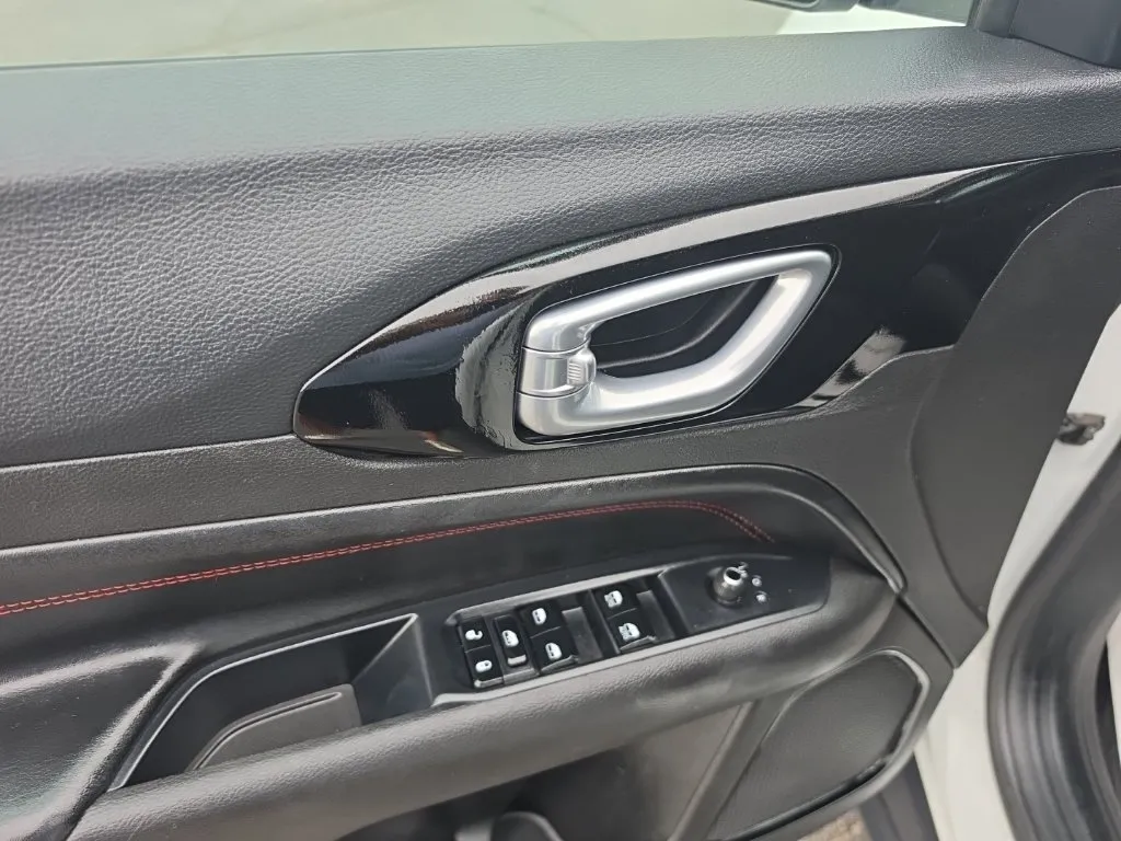 2025 Jeep Compass Trailhawk - Photo 16