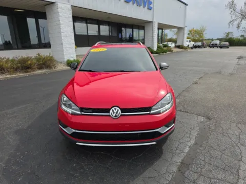 Photos of 2019 Volkswagen Golf Alltrack TSI S for sale in Muncie, IN at RightDrive Muncie