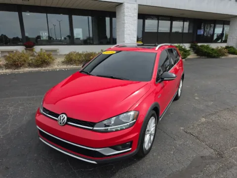 Red 2019 Volkswagen Golf Alltrack TSI S for sale in Muncie, IN