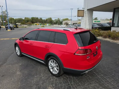 More photos of 2019 Volkswagen Golf Alltrack TSI S at RightDrive Muncie, IN