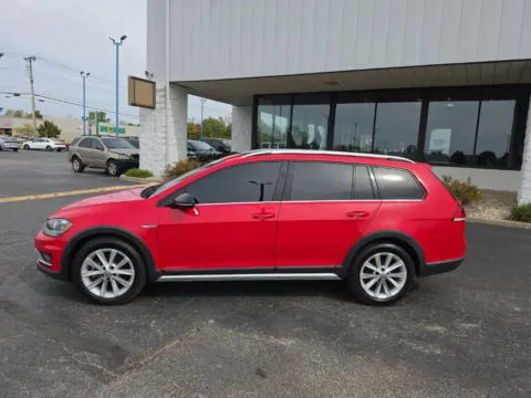 More photos of 2019 Volkswagen Golf Alltrack TSI S at RightDrive Muncie, IN