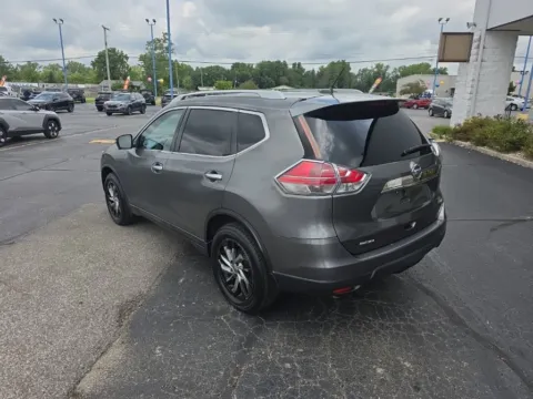 More photos of 2015 Nissan Rogue SL at RightDrive Muncie, IN