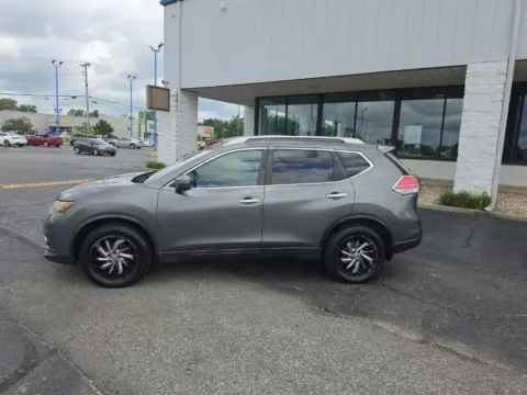 More photos of 2015 Nissan Rogue SL at RightDrive Muncie, IN