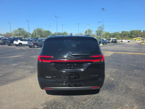 More photos of 2025 Chrysler Pacifica Limited at RightDrive Muncie, IN