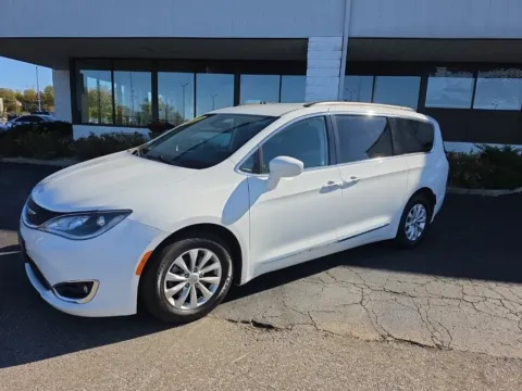 Another view of 2017 Chrysler Pacifica Touring L for sale in Muncie, IN at RightDrive Muncie