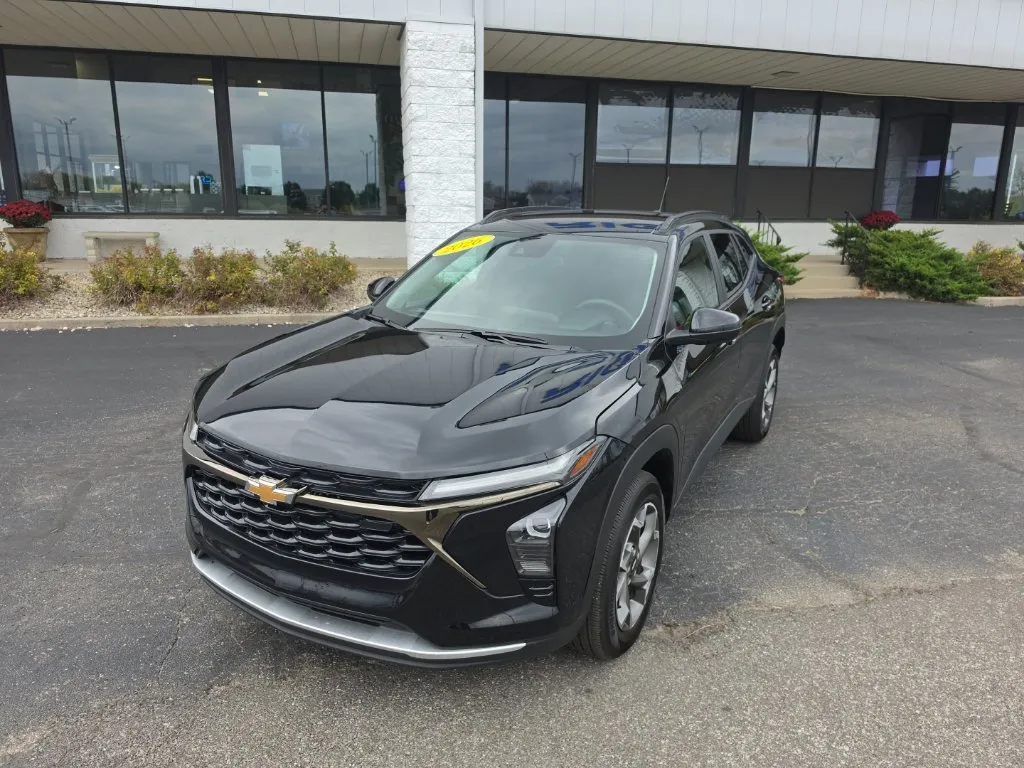 Black 2026 Chevrolet Trax LT for sale in Muncie, IN