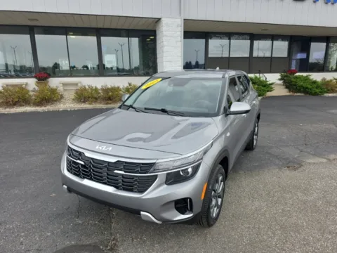 Gray 2025 Kia Seltos LX for sale in Muncie, IN