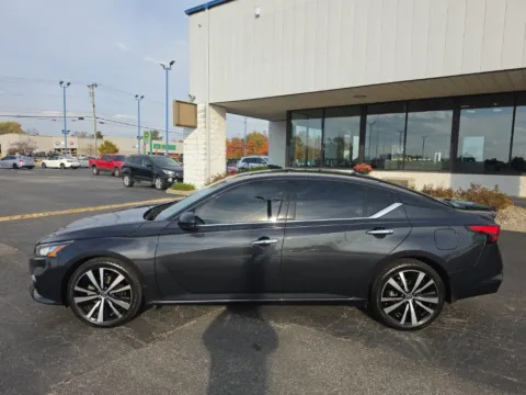 More photos of 2020 Nissan Altima 2.5 Platinum at RightDrive Muncie, IN