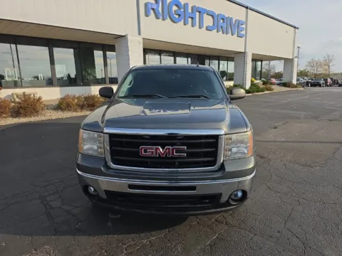 Photos of 2011 GMC Sierra 1500 SLE for sale in Muncie, IN at RightDrive Muncie