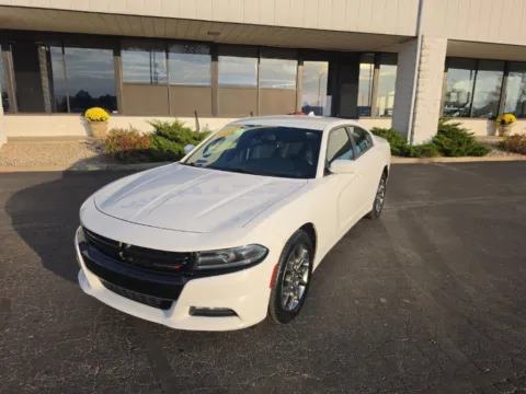 White 2017 Dodge Charger SXT for sale in Muncie, IN