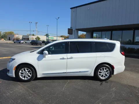 More photos of 2020 Chrysler Pacifica Touring L at RightDrive Muncie, IN