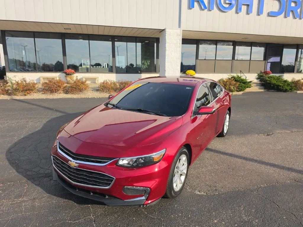 Red 2018 Chevrolet Malibu LT for sale in Muncie, IN