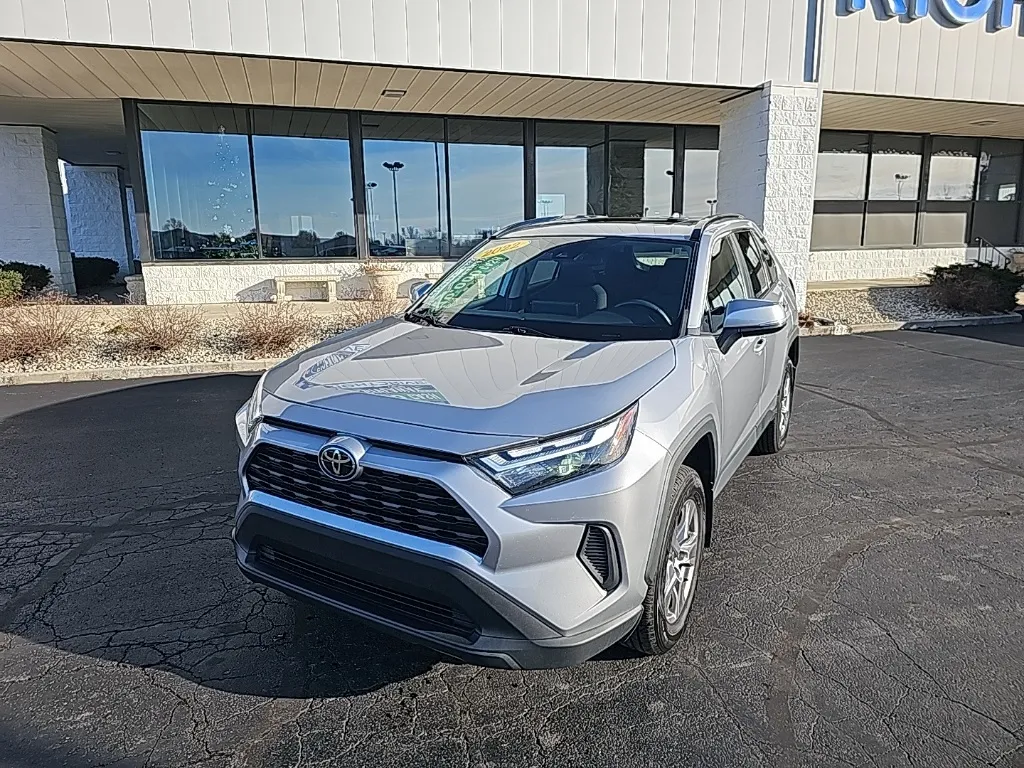 Used 2022 Toyota RAV4 XLE for sale in Muncie, IN | VIN: 2T3P1RFV4NC261817