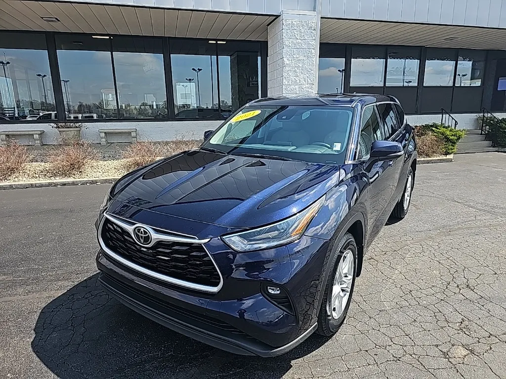Used 2021 Toyota Highlander LE for sale in Muncie, IN at RightDrive ...
