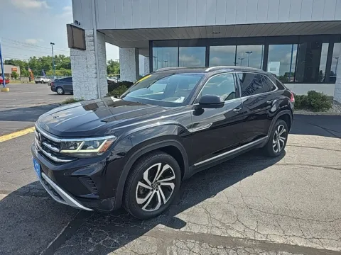 Another view of 2020 Volkswagen Atlas Cross Sport 3.6L V6 SEL Premium for sale in Muncie, IN at RightDrive Muncie