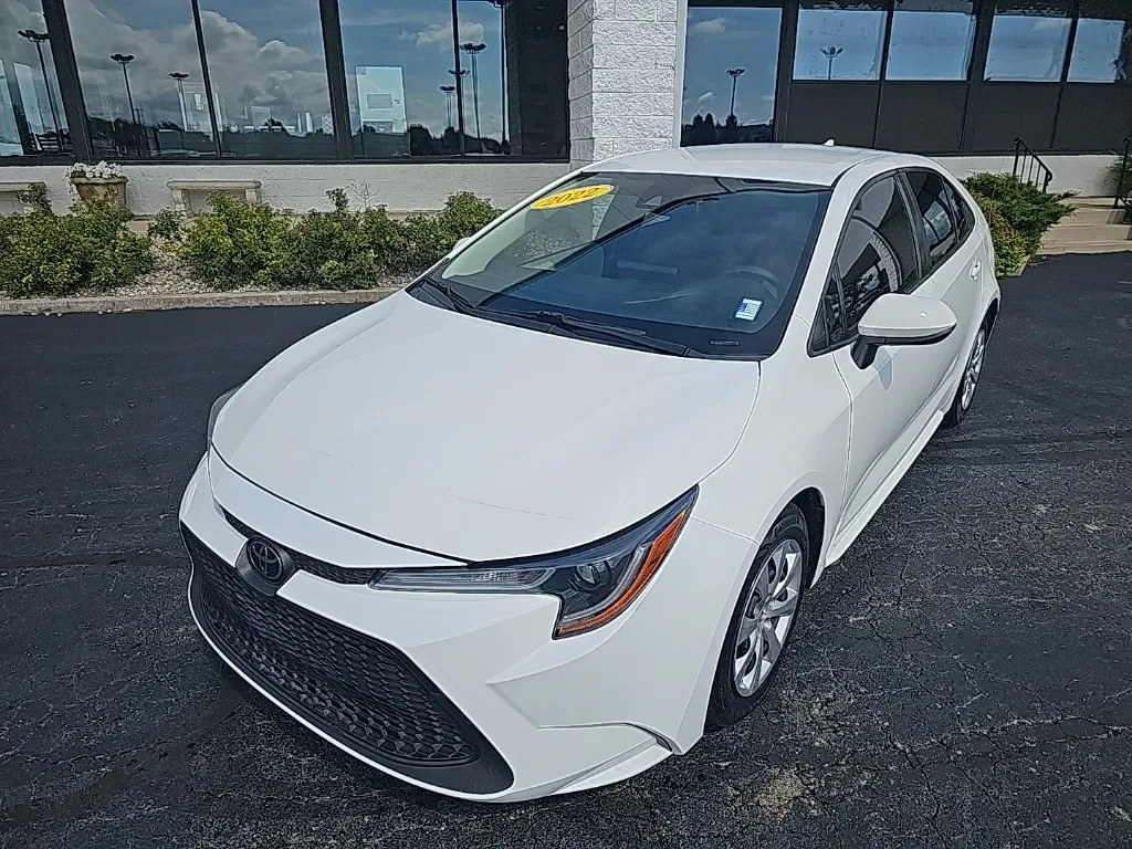 White 2022 Toyota Corolla LE for sale in Muncie, IN