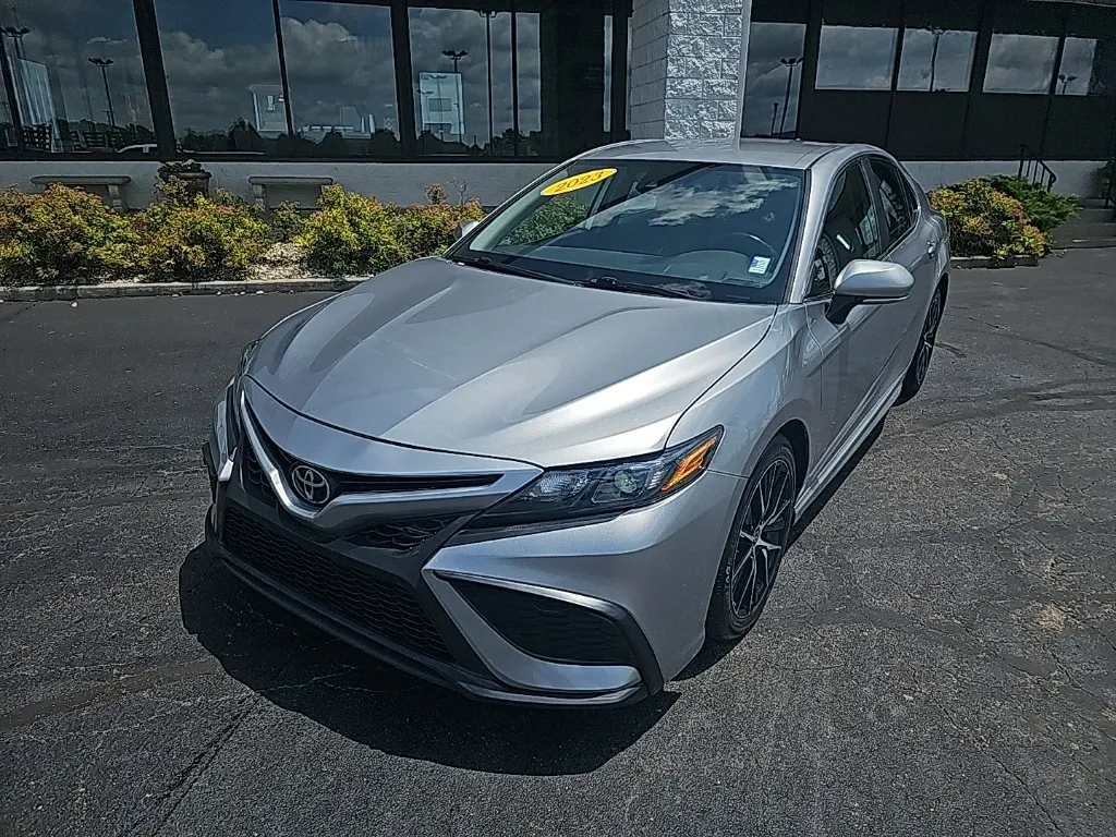 Silver 2023 Toyota Camry SE for sale in Muncie, IN