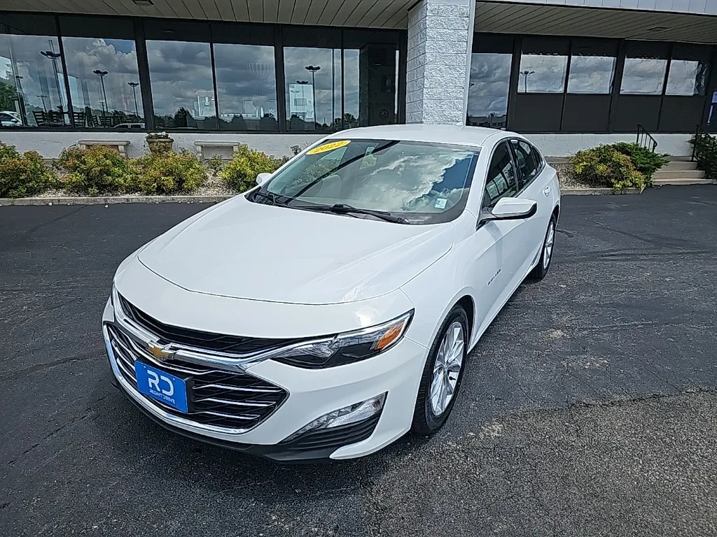 White 2022 Chevrolet Malibu LT for sale in Muncie, IN