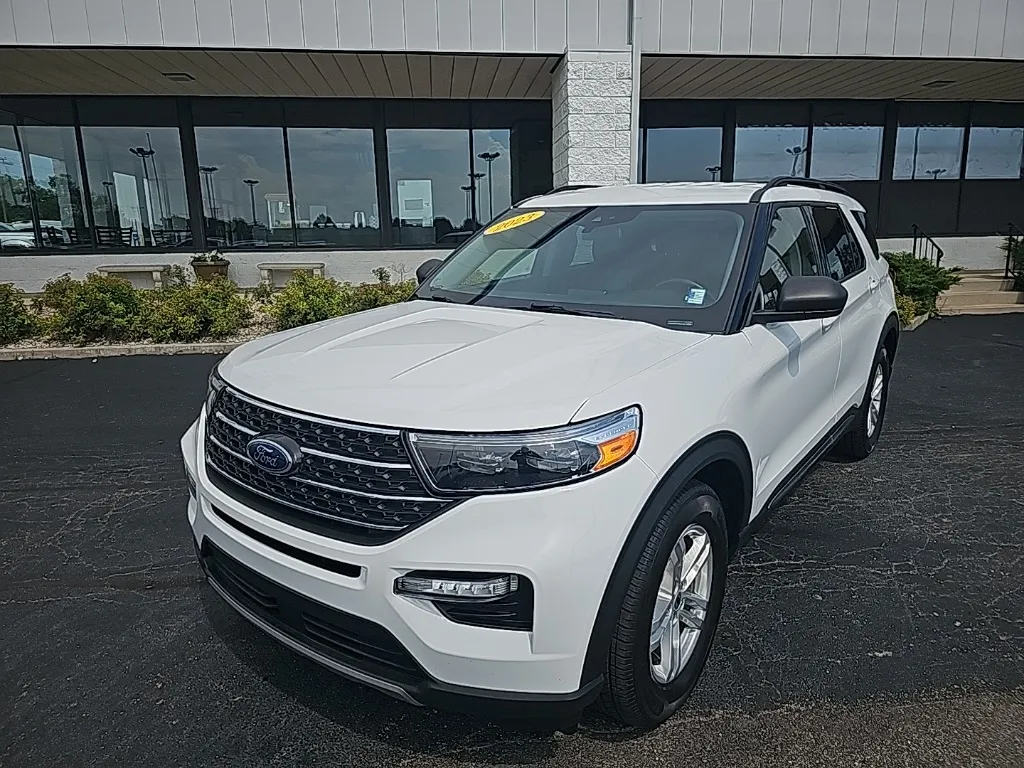 White 2023 Ford Explorer XLT for sale in Muncie, IN