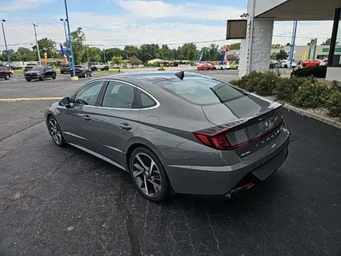 More photos of 2022 Hyundai Sonata SEL Plus at RightDrive Muncie, IN