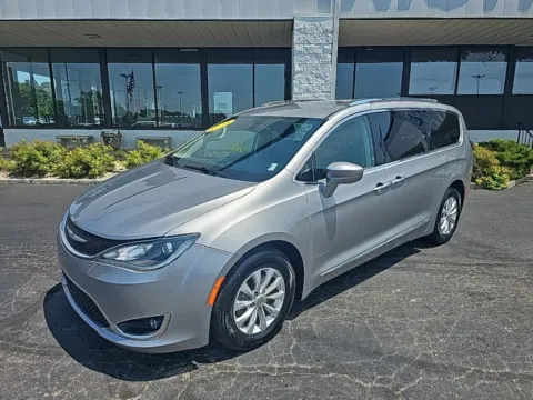 Another view of 2018 Chrysler Pacifica Touring L for sale in Muncie, IN at RightDrive Muncie