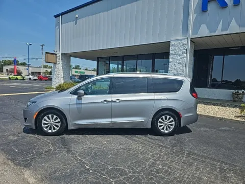 More photos of 2018 Chrysler Pacifica Touring L at RightDrive Muncie, IN