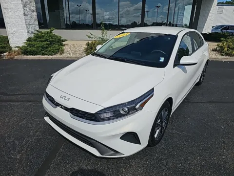 White 2023 Kia Forte LXS for sale in Muncie, IN