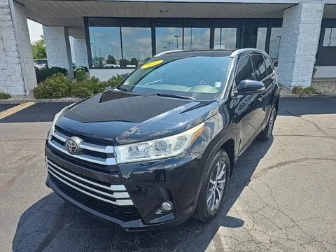 Black 2017 Toyota Highlander XLE for sale in Muncie, IN