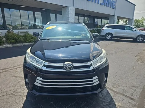Photos of 2017 Toyota Highlander XLE for sale in Muncie, IN at RightDrive Muncie