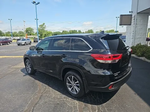 More photos of 2017 Toyota Highlander XLE at RightDrive Muncie, IN