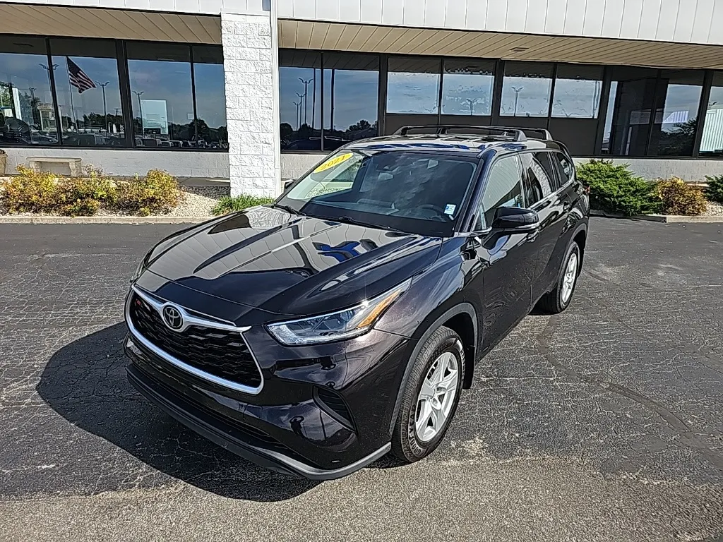 Black 2021 Toyota Highlander L for sale in Muncie, IN