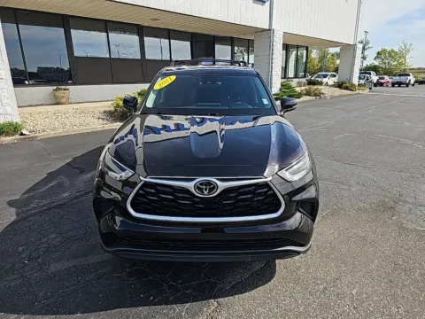 Photos of 2021 Toyota Highlander L for sale in Muncie, IN at RightDrive Muncie