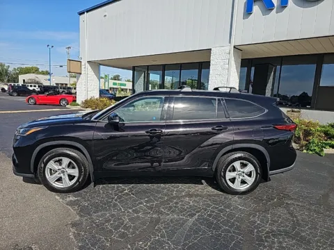 More photos of 2021 Toyota Highlander L at RightDrive Muncie, IN