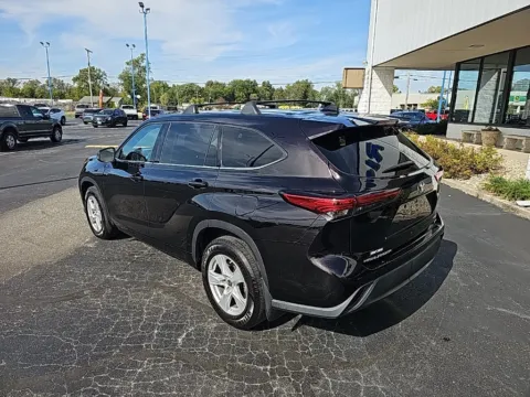 More photos of 2021 Toyota Highlander L at RightDrive Muncie, IN