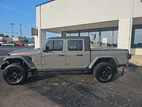 More photos of 2022 Jeep Gladiator Mojave at RightDrive Muncie, IN