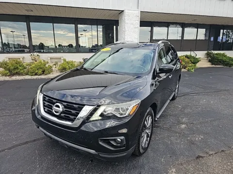 Black 2018 Nissan Pathfinder SL for sale in Muncie, IN