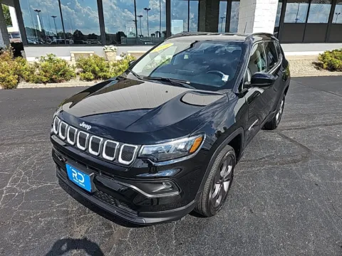 Black 2022 Jeep Compass Latitude Lux for sale in Muncie, IN