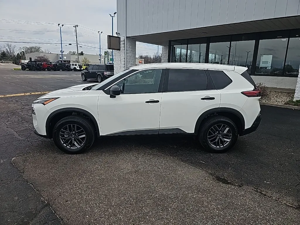 2023 Nissan Rogue S - Photo 4